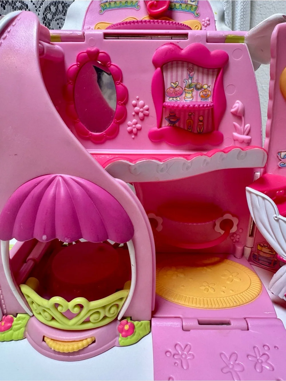 Vintage Hasbro 2006 My Little Pony Ponyville Purse Playhouse. No accessories.